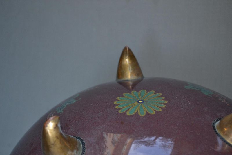 Large pot covered in cloisonné enamel Japan Meiji.