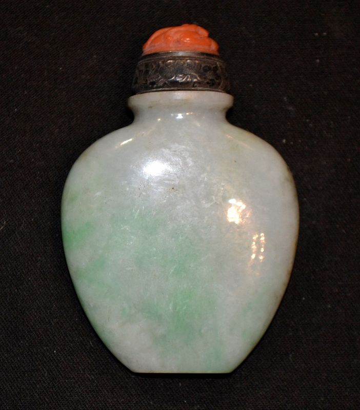 Chinese Perfect shape 3.2 inches Nephrite Jade Snuff Bottle 