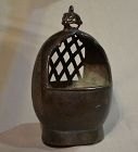 Cast bronze lantern, Ming or Muromachi period