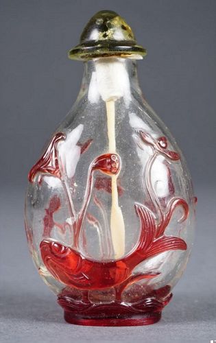 overlay glass snuff bottle. Qing dynasties