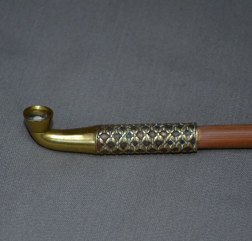 Small pipe in cast bronze. Japan Edo