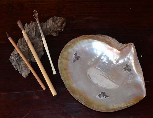 Shell mounted with silver butterflies as chinese cup. Qing