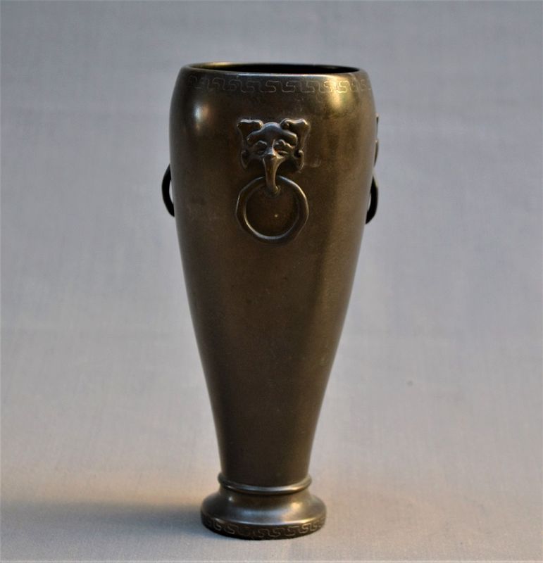 Asian vase in bronze inlay with silver.