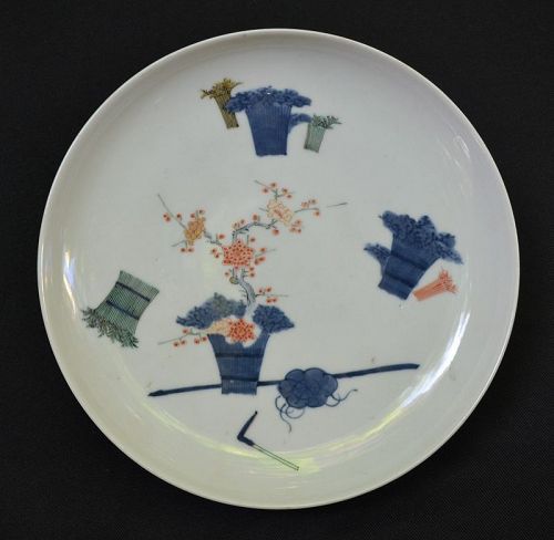 Kakiemon or Arita porcelain plate. Fuku mark. Late 17th century.