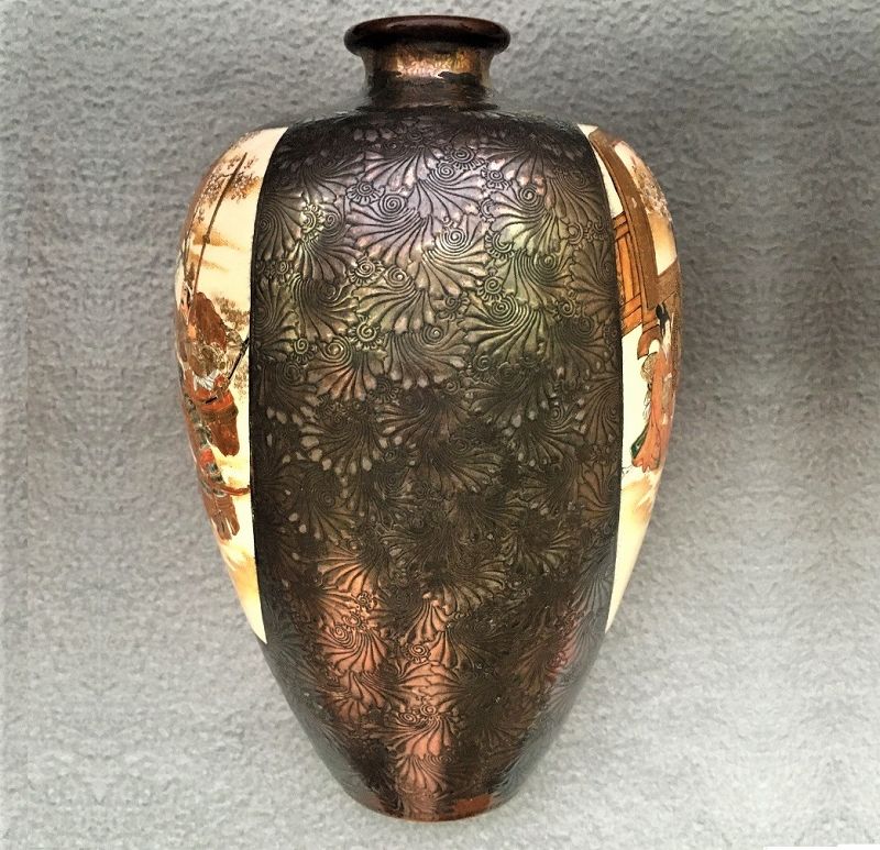 Earthenware vase from Kinkozan. Imitating goldsmithery.