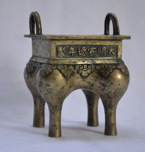 Chinese cast bronze censer. Xuande mark