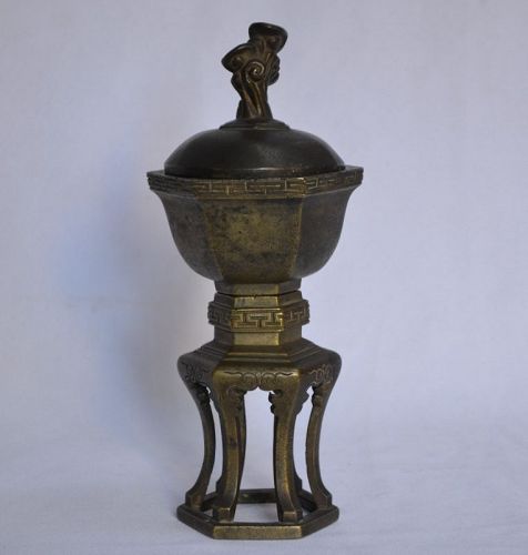 Chinese censer in cast bronze.