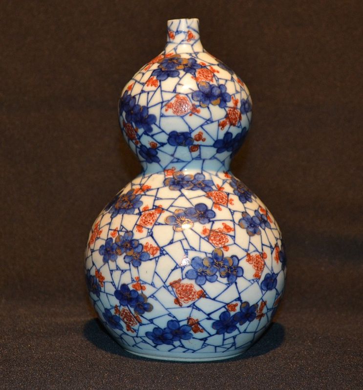 Double gourd porcelain vase in Imari style