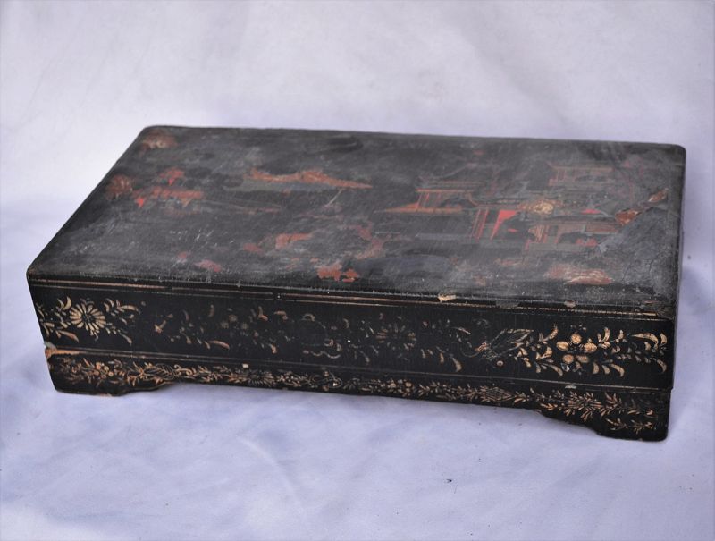 Chinese lacquered box. Later Ming