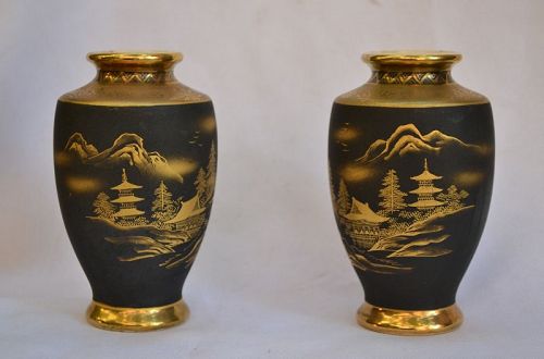 Pair of satsuma gilded and black. Meiji or Taisho périod.