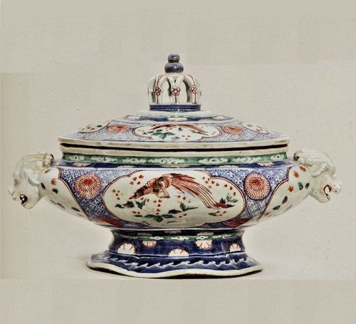 Imari Tureen of European goldsmith piece form. Genroku period.