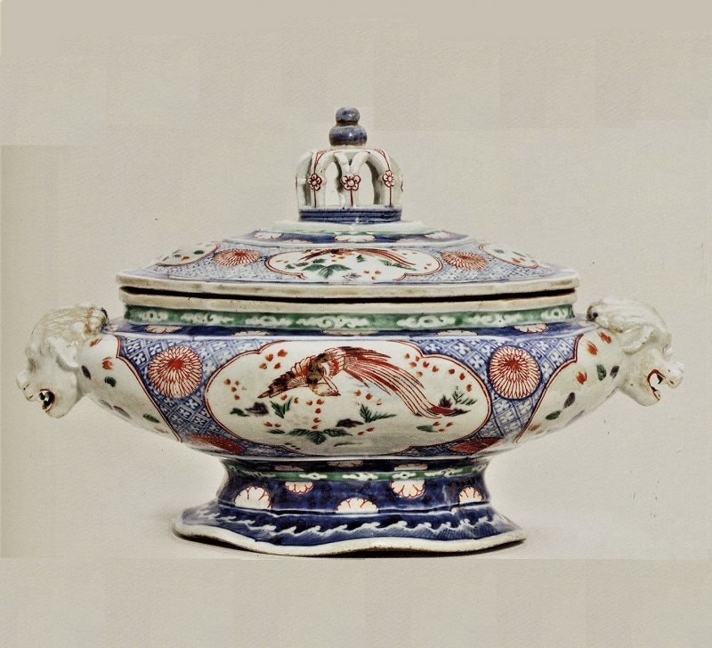 Imari Tureen of European goldsmith piece form. Genroku period.