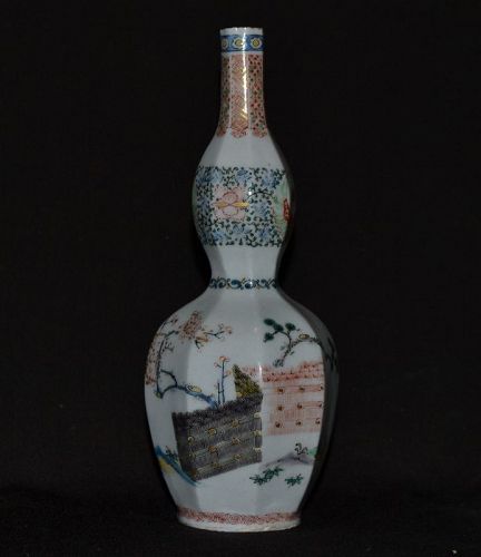 Japanese porcelain vase. Kakiemon style. 18th or earlier.