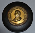Medallion Napoleon in gilded bronze. Box in horn. French 19th century