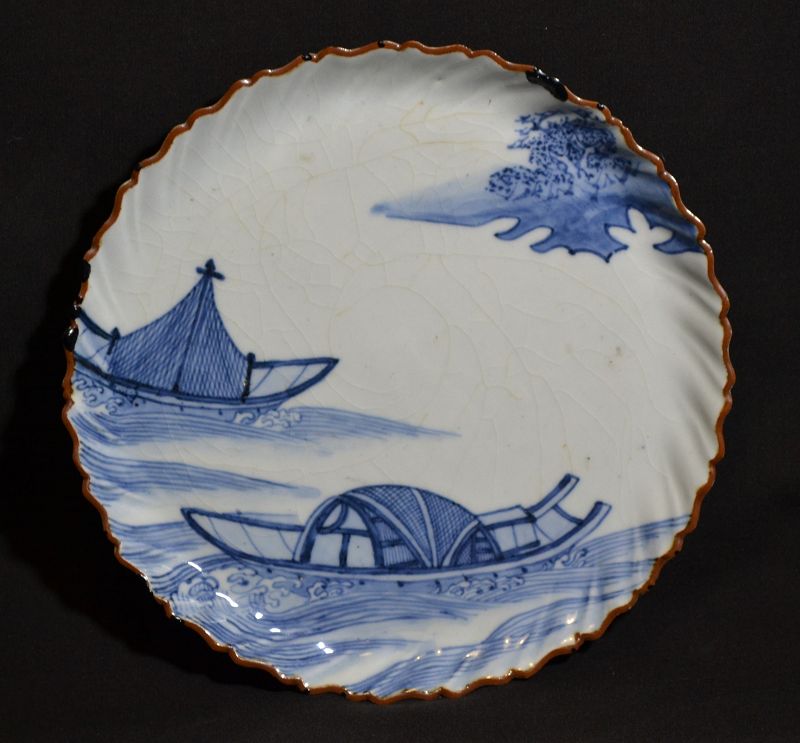 Arita molded hard porcelain dish. Japan 17° century. Around 1650