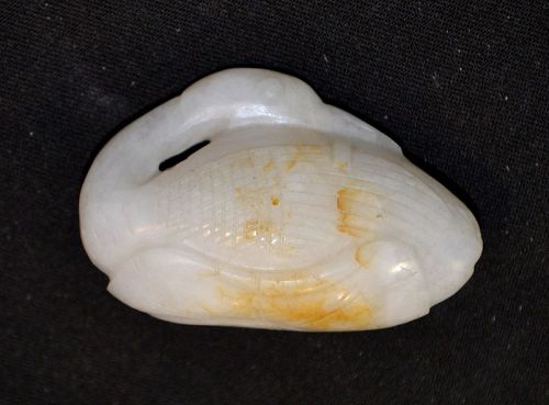 White jade pendant representing a goose. Qing Dynasty.