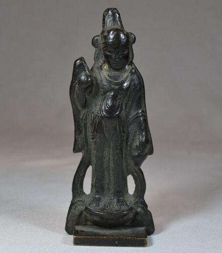 Guanyin in cast bronze. China Tang dynasty. 7-9th century.