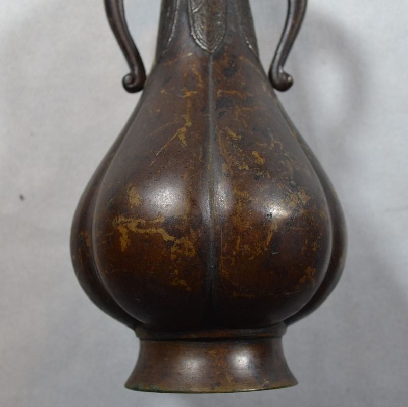 Chinese cast bronze vase. &quot;Garlic&quot; form.Early Qing. 18th or before