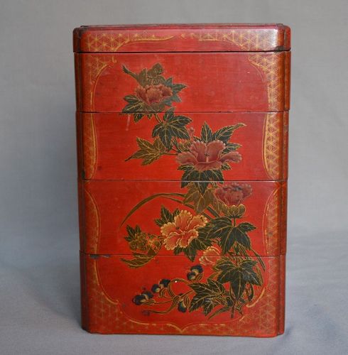Compartment lacquered box. China or Japan 17th century or before.