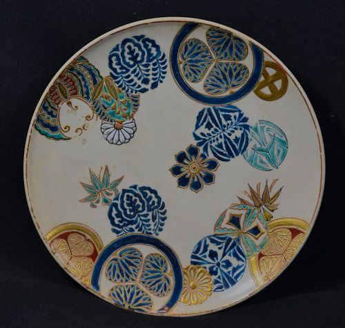 Fine earthenware dish from Satsuma. Japan Late 19th century
