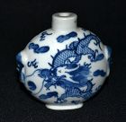 Chinese porcelain snuffbox, 19th century.