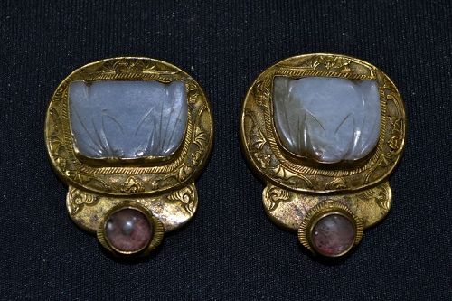 Belt buckles in jade and gilded bronze. China Qing period 18th century