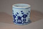 Porcelain brush pot decorated in cobalt blue. Ming Dynasty Jiajing