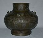 Large bronze vase. Decoration of Tao-Tie masks. Chinese Qing period