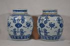 Pair of covered jars in white and blue Chinese porcelain. 17th century