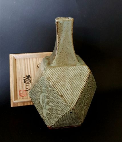 Shimaoka Tatsuzo diamond cut shape vase in Mishima-style decoration