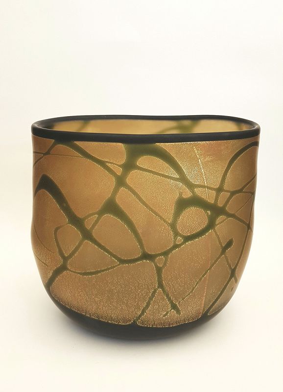 Large glass vase by Tabuchi Koseki made with gold leaf technique