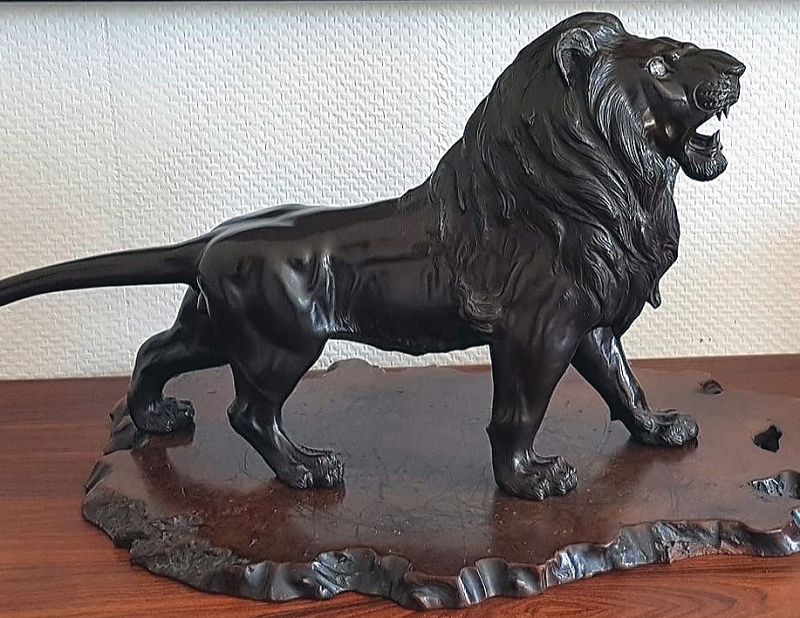 Impressive Bronze Model of a Roaring  Lion. Marked: Kyomitsu zo