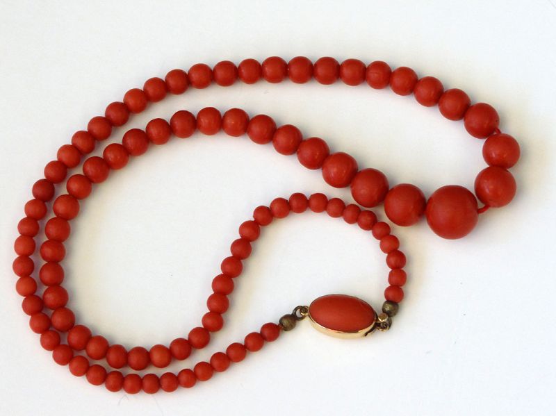 High Quality Vintage Strand of Natural Italian Red Coral. 36 gr.