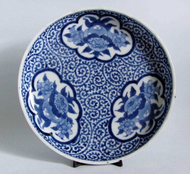 Ko Imari San Shishi Tako Karakusa Dish c.1710-30 No 1