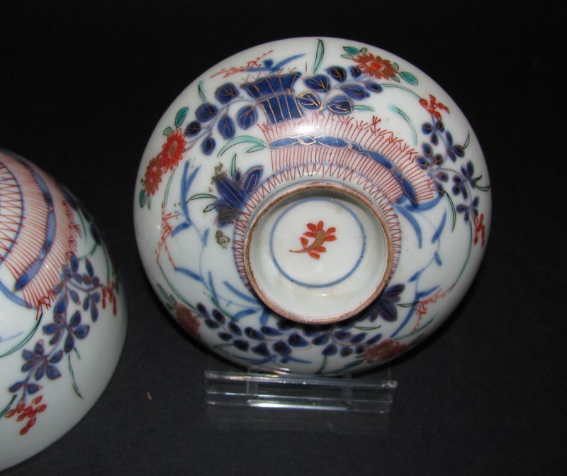Imari “Johanneum” Autumn flowers and Banded Hedge Covered Bowl c.1700