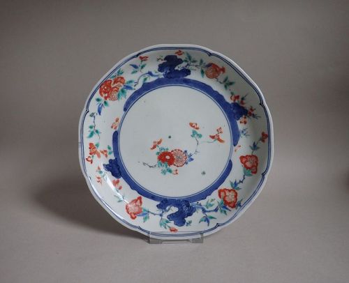 Kakiemon Somenishikide Chrysanthemum Pattern Dish Late 17C.