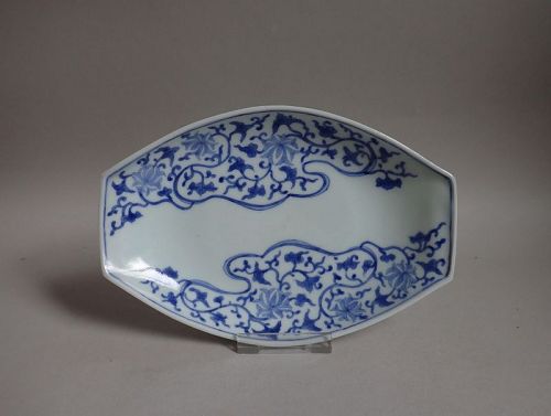 Kakiemon Lotus Arabesque Sanpan Shaped Dish c.1690