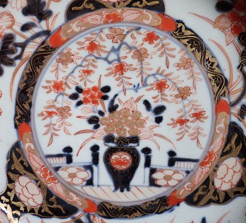 Imari Export  "Flowerpot Pattern" large (25 cm) Dish c.1730