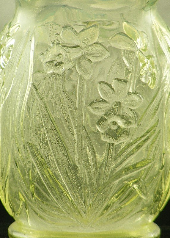 Fenton Vaseline Opalescent Daffodil Vase w Label