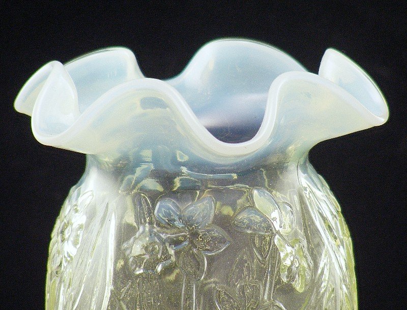 Fenton Vaseline Opalescent Daffodil Vase w Label