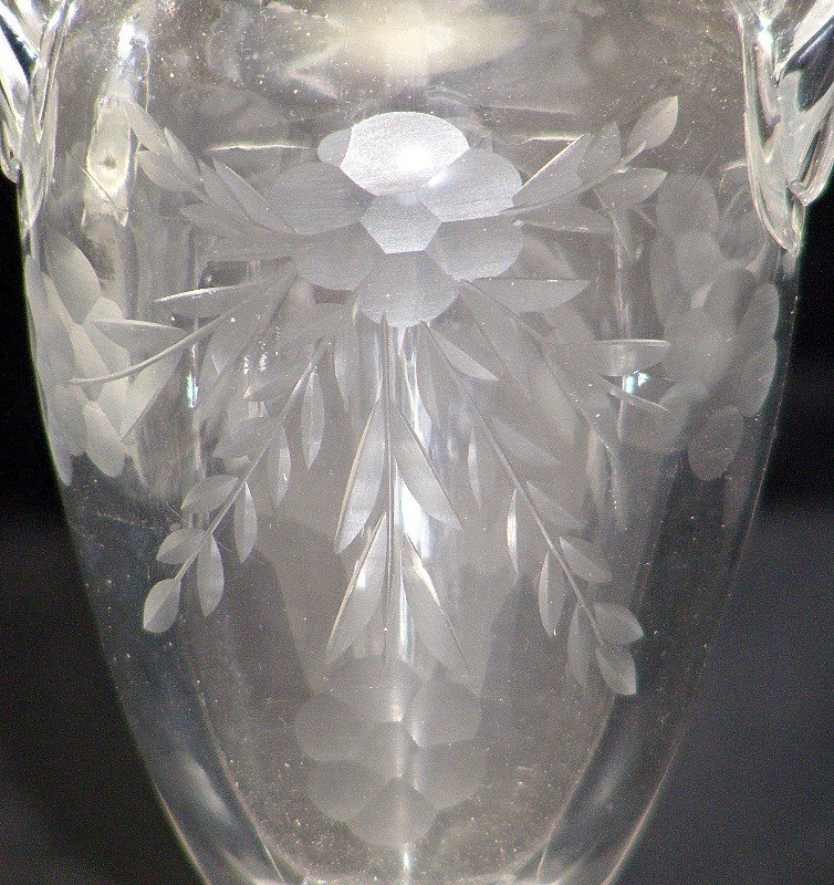 Trophy Vase Crystal Clear w/ Cut Flowers &amp; Leaves Motif
