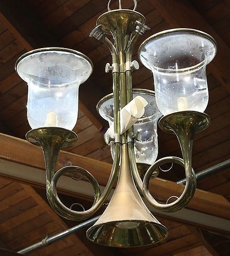 SOLID BRASS HUNTING HORN CHANDELIER 3-ARM BLOWN GLASS HURRICANES