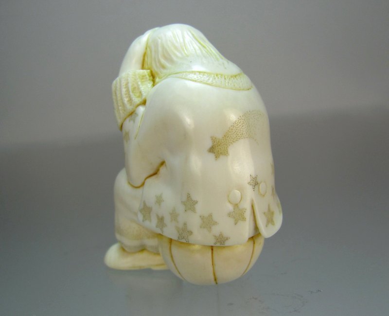 DAVID CARLIN, Contemporary Netsuke, &quot;Clown in Thought&quot;