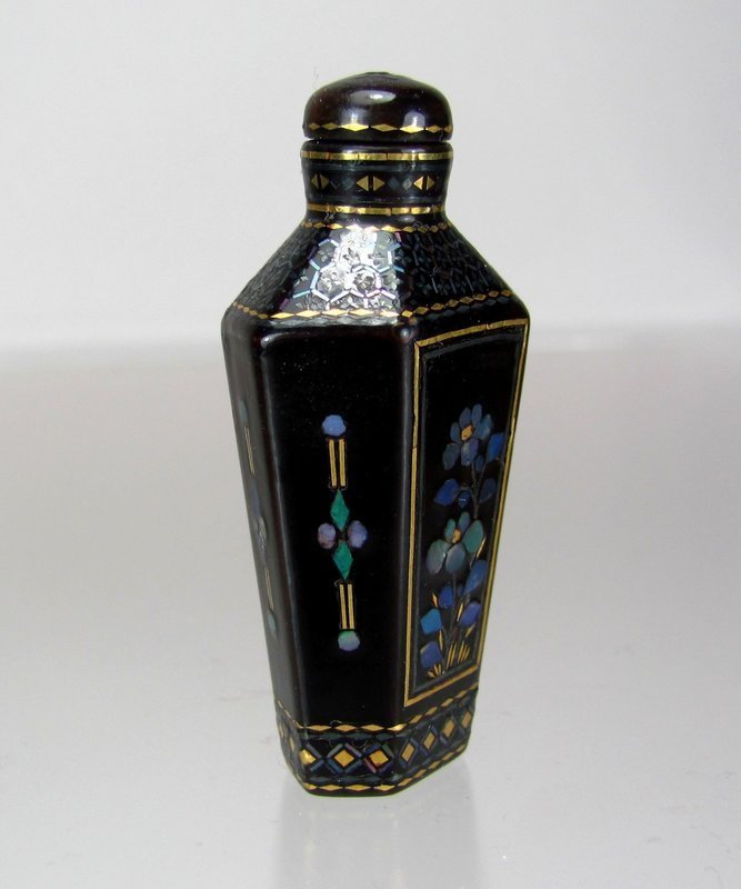 Chinese Antique Black Lacquered Burgaute Hexagonal Snuff Bottle