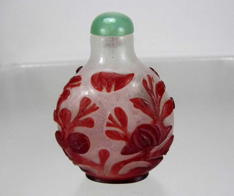 Ruby. Red Overlay Glass Snuff Bottle - Aquatic Sea Life
