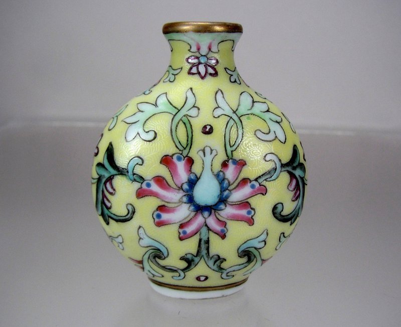 19th C. Famille Rose Porcelain Snuff Bottle, Daoguang Mark