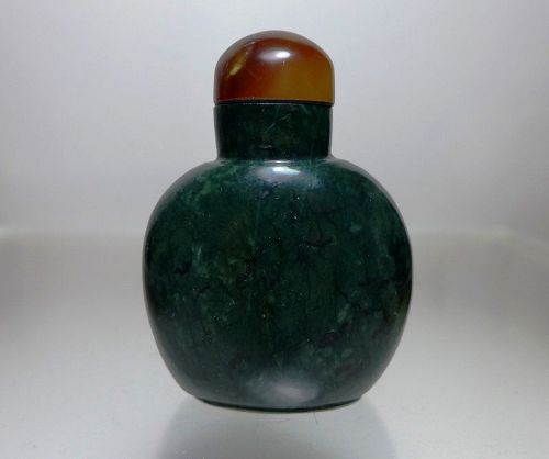 Chinese, Qing Dynasty, SPINACH JADE SNUFF BOTTLE