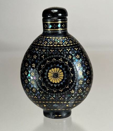 Chinese Laque Burgaute SNUFF BOTTLE, 19th C.