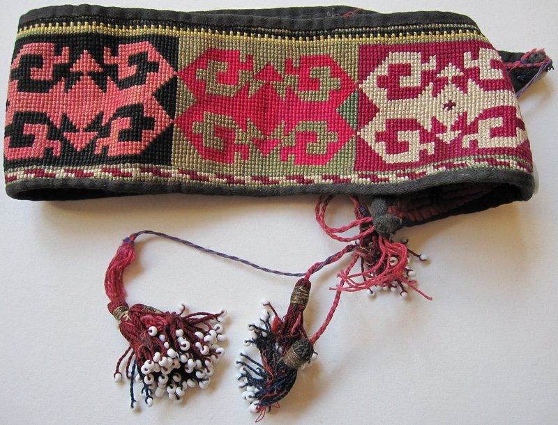 A man's embroidered wrist band - Lakai Uzbek