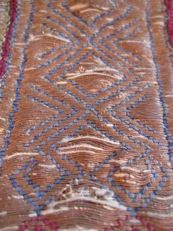 A lady's wallet in finely embroidered metallic thread